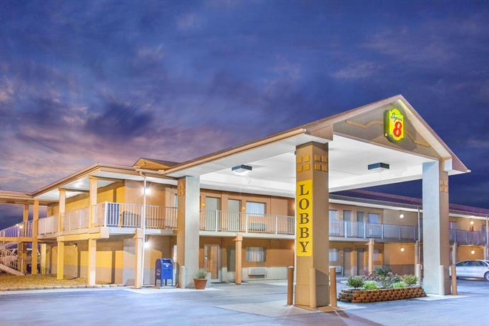 Super 8 By Wyndham Millbury Toledo Walbridge Compare Deals - 