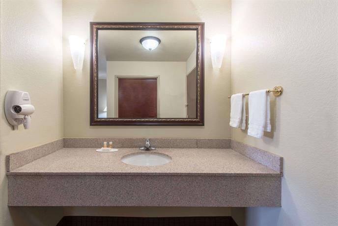 Days Inn Suites Wichita Falls