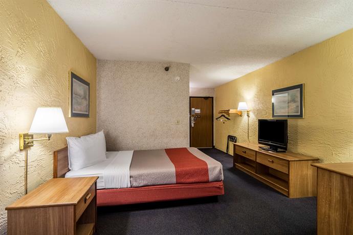 Promo [90% Off] Howard Johnson Inn And Suites Elk Grove Village United