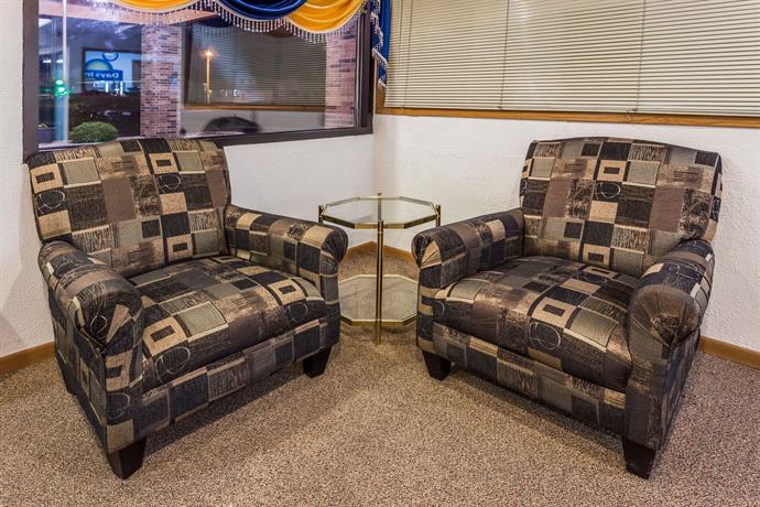 Days Inn By Wyndham Stoughton Wi Compare Deals