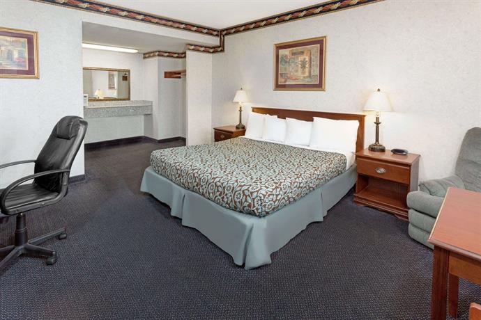 Days Inn Costa Mesa Newport Beach Compare Deals