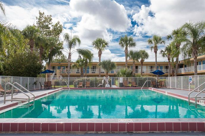 Days Inn By Wyndham Daytona Beach Sdway Compare Deals