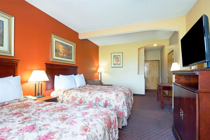 Days Inn By Wyndham Coliseum Montgomery Al Compare Deals