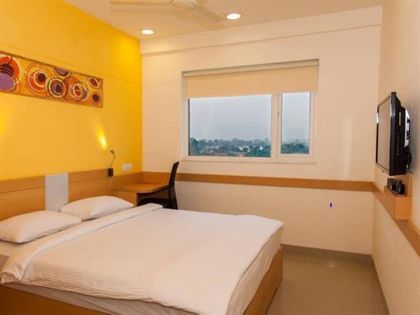 Red Fox Hotel Chandigarh Compare Deals