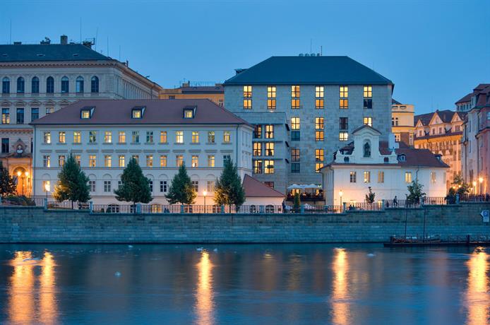 포 시즌스 호텔 프라하, Four Seasons Hotel Prague