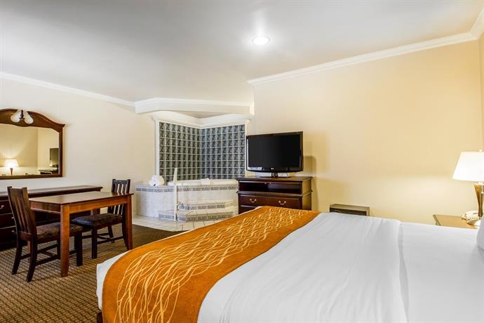 Comfort Inn Monterey By The Sea Compare Deals
