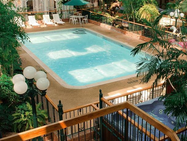 Best Western Plus Cairn Croft Hotel Niagara Falls City Compare Deals About Best Western Plus Cairn Croft Hotel