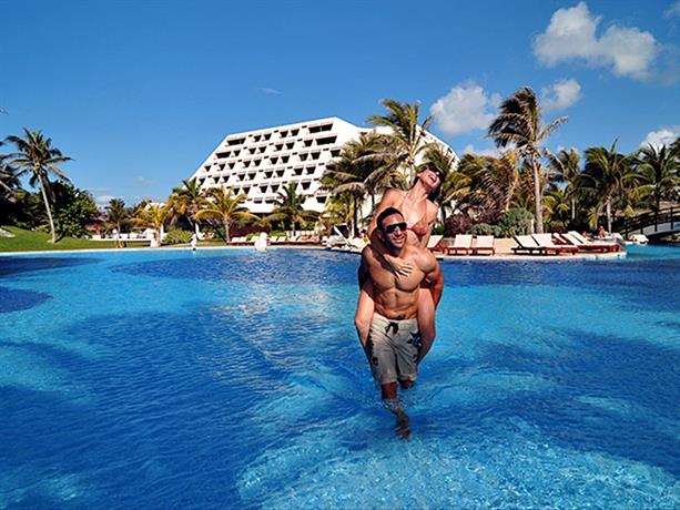 The Pyramid At Grand Oasis All Inclusive Cancun Compare