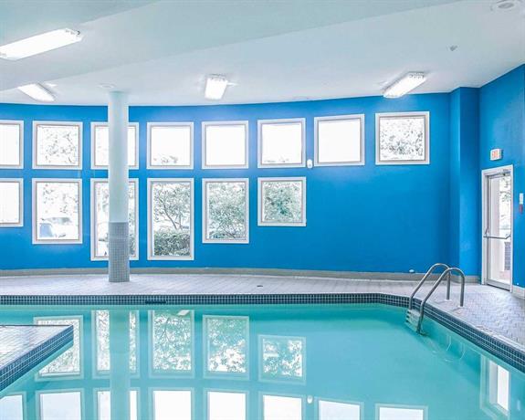 Comfort Hotel Airport North Toronto Compare Deals