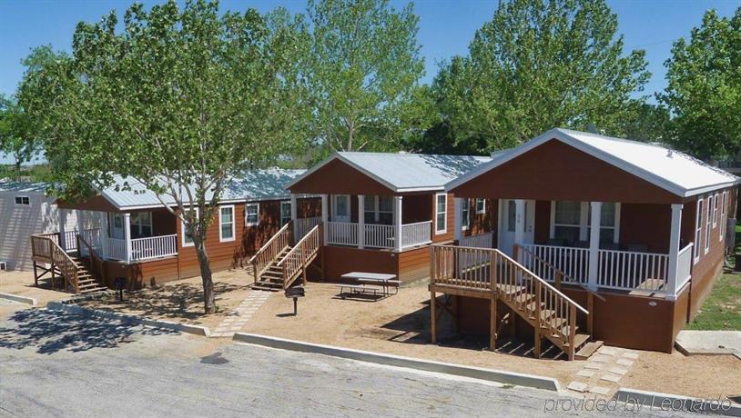 Hill Country Cottage Rv Resort New Braunfels Compare Deals