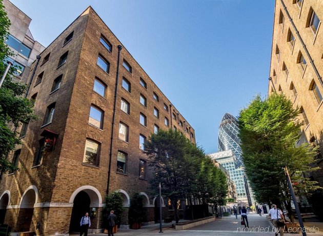 Devonshire Club & Hotel