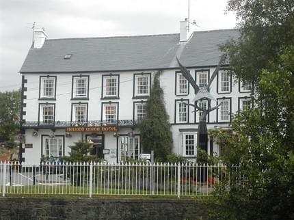 Neuadd Arms Hotel Llanwrtyd Wells