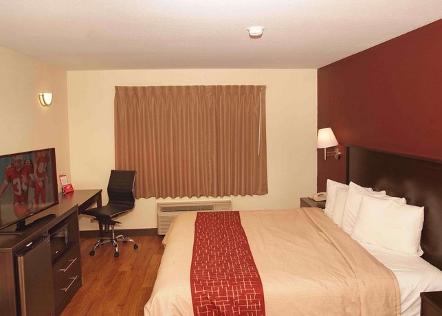 Red Roof Inn Osage Beach Lake Of The Ozarks Compare Deals