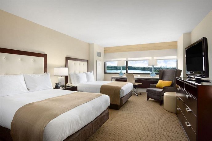 Hilton Miami Airport Blue Lagoon Compare Deals Hilton Miami Airport Blue Lagoon