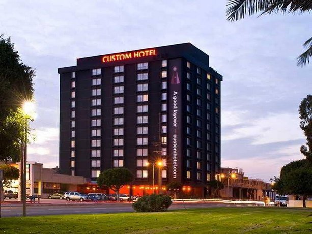 커스텀 호텔, Custom Hotel