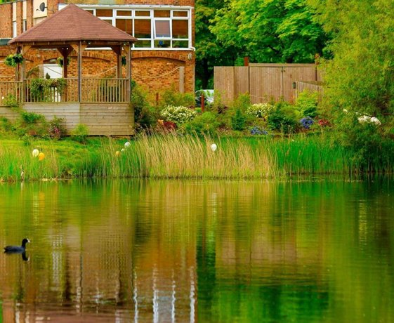 Inn On The Lake