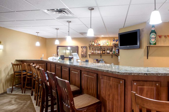 Comfort Suites Johnson Creek Conference Compare Deals