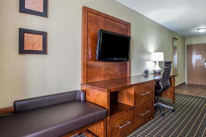 Comfort Suites Delavan Lake Geneva Area Compare Deals