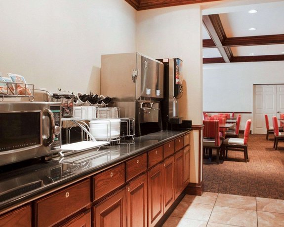 Comfort Suites Milwaukee Park Place Compare Deals