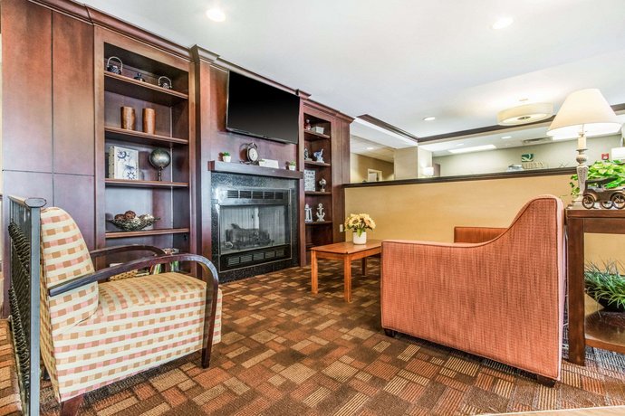 Quality Inn Suites Greendale Compare Deals