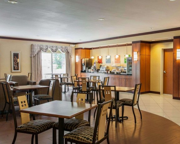 Comfort Suites Southport Indianapolis Compare Deals