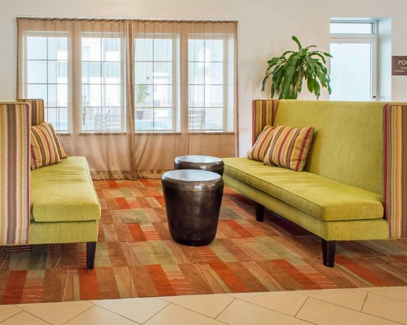 Comfort Suites Waldorf Compare Deals