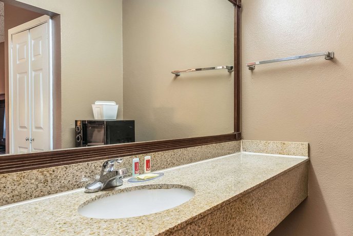 Econo Lodge Columbus Mississippi Compare Deals About Econo Lodge Columbus Mississippi