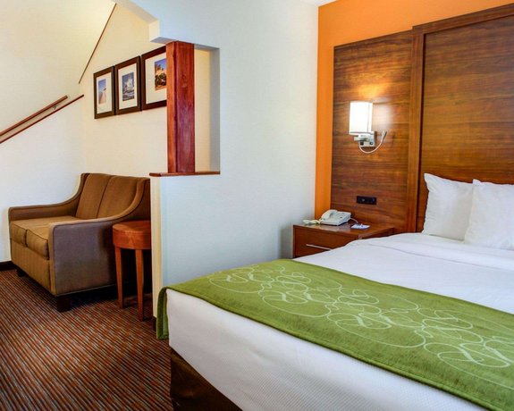 Comfort Suites Stevensville St Joseph Compare Deals