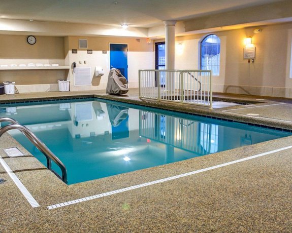 Comfort Suites Stevensville St Joseph Compare Deals