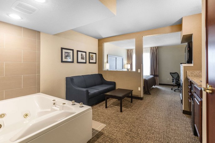 Comfort Inn Suites Allen Park Dearborn Compare Deals