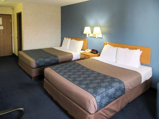 Econo Lodge Inn Suites Lake Of The Ozarks Osage Beach - 