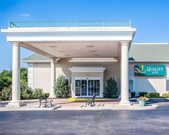Quality Inn Lake Of The Ozarks Lake Ozark Compare Deals