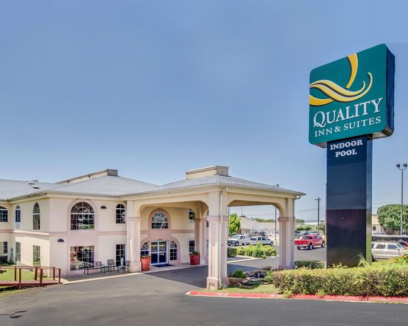 Quality Inn Suites Kerrville Compare Deals