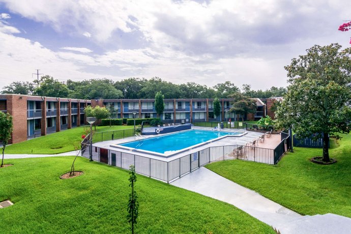 Quality Inn Suites University Area Pensacola Compare Deals