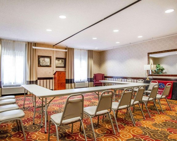 Comfort Suites Daphne Compare Deals