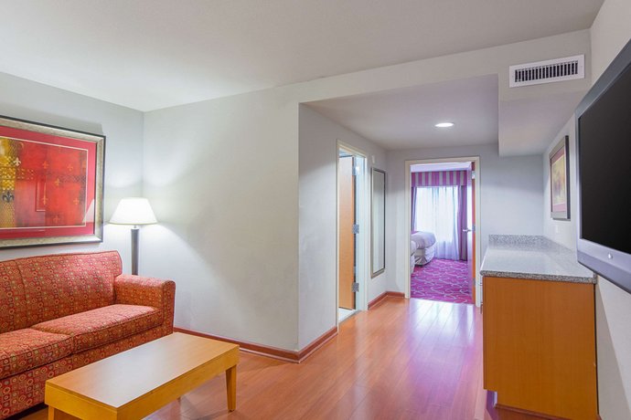 Comfort Suites At Virginia Center Commons Richmond Compare Deals