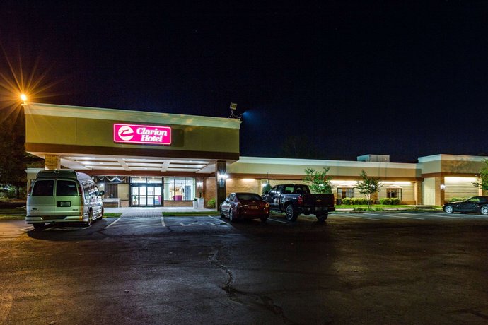 Clarion Hotel Williamsburg Compare Deals