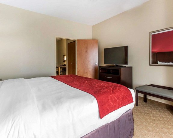 Comfort Suites Stockbridge Compare Deals