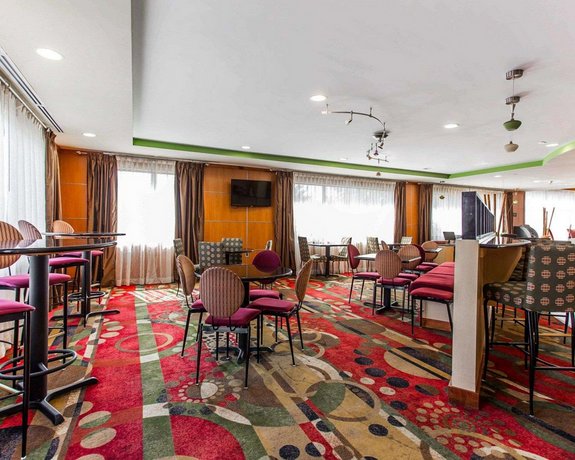 Comfort Suites Stockbridge Compare Deals