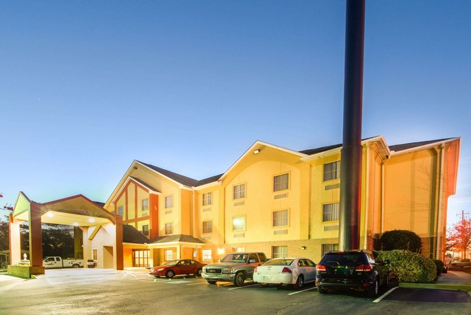 Comfort Inn Suites Macon North Compare Deals