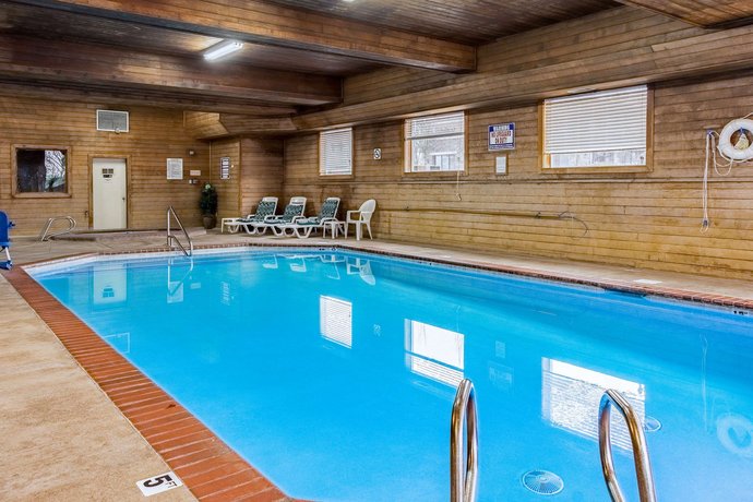 Quality Inn Suites Vancouver North Compare Deals