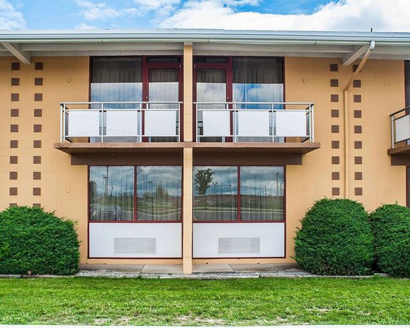 Quality Inn Buffalo Airport Compare Deals