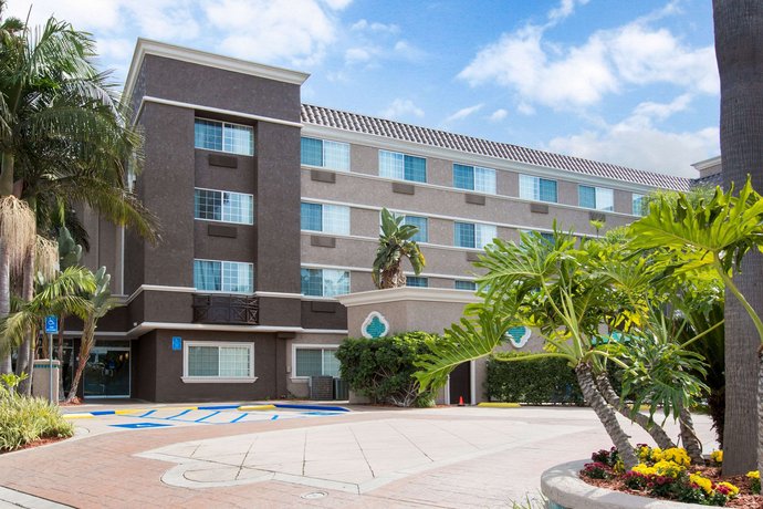 Comfort Inn Suites San Diego Zoo Seaworld Area Compare Deals