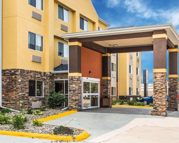 Comfort Inn Suites Waterloo Cedar Falls Compare Deals