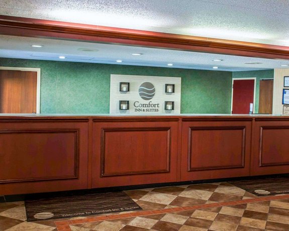 Comfort Inn Suites North At The Pyramids Indianapolis Compare