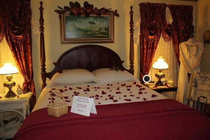 Red Bluff Cottage Bed Breakfast Montgomery Compare Deals