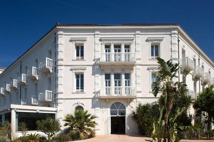 Grand Hotel Des Sablettes Plage Curio Collection By Hilton