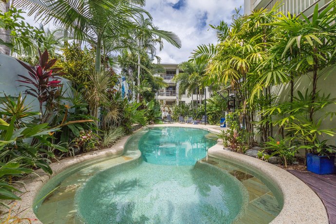 Sea Point On Trinity Beach Cairns Compare Deals