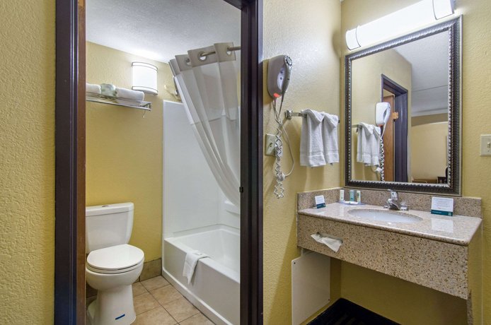 Quality Inn Merriam Kansas City Compare Deals - 