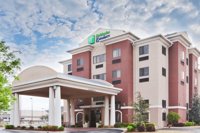 Holiday Inn Express Hotel & Suites Midwest City